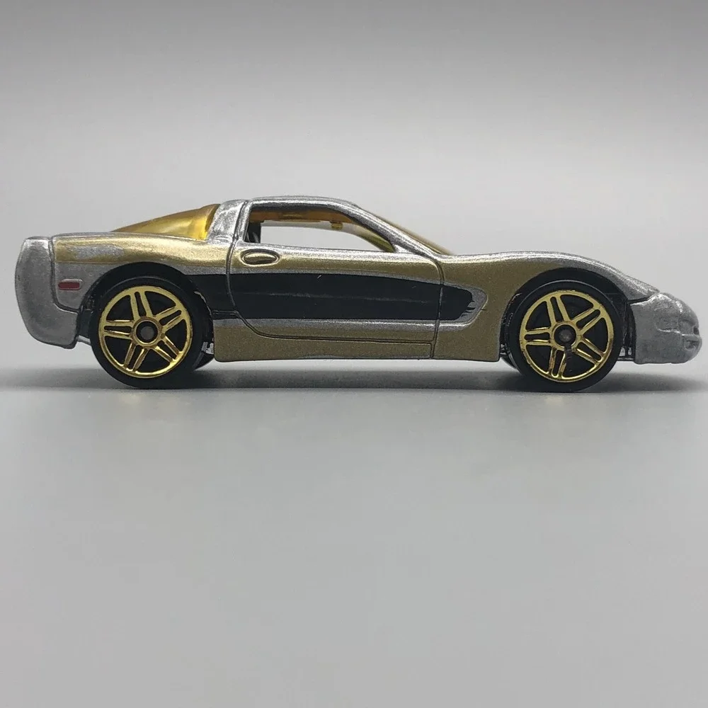 Hot Wheels 1997 '97 Chevrolet Chevy Corvette Car Silver Diecast 1/64 Scale